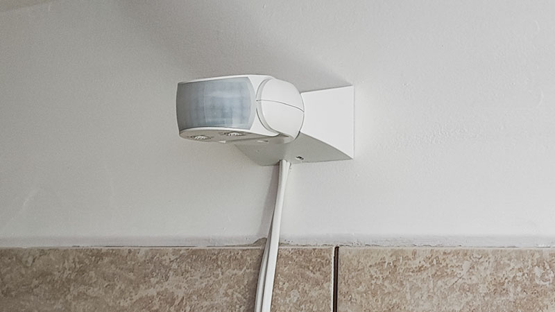 Mozgásérzékelő a falon