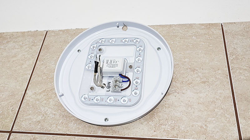 Rábalux Lucas lámpa a falon