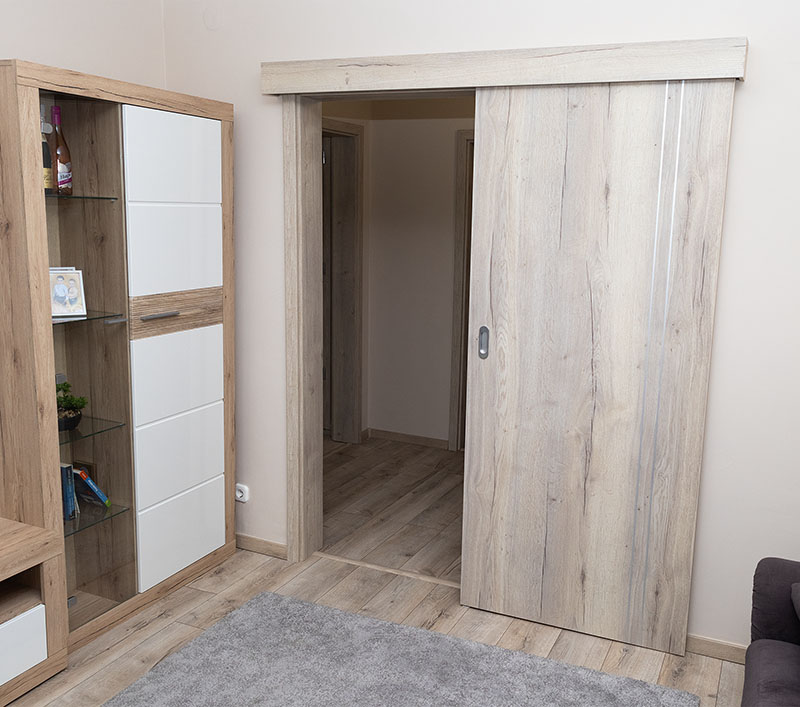 Tolóajtó a nappalin